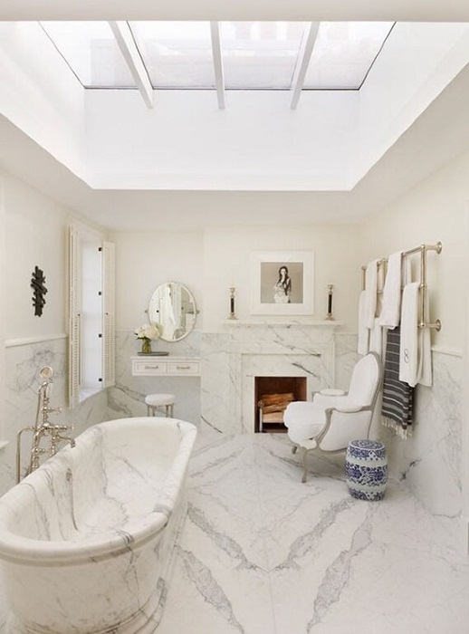 Чистота и легкость: классический декор ванной комнаты в белых тонах